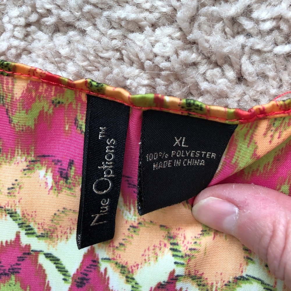 ❤️Satin sleeveless multicolored top❤️ - Picture 3 of 7